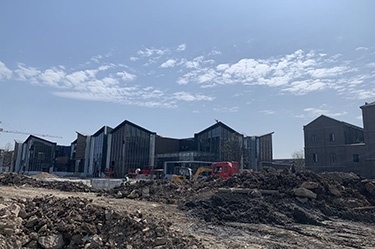 向建黨100年獻禮項目南湖湖濱（嘉絹印象、鴛湖里弄、南湖書(shū)院、南堰新景），經(jīng)與工地積極努力配合1000多臺配電箱在100天內基本完成交付。